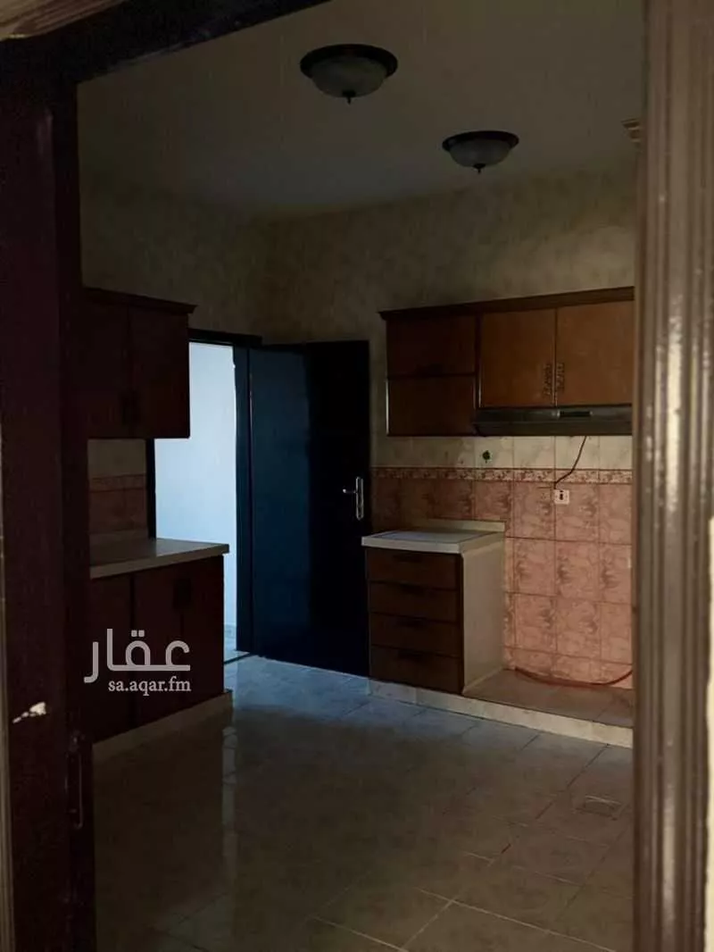 5 bedroom floor in Irqah 3