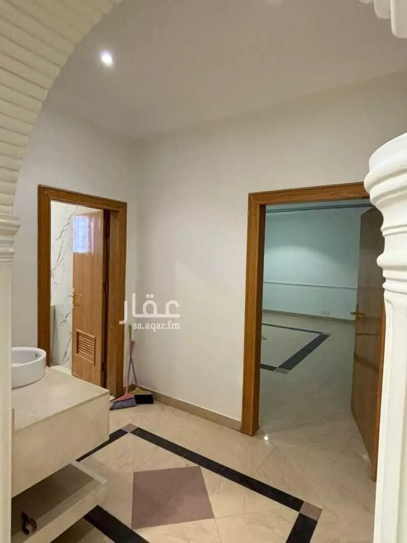 5 bedroom floor in Al Aqiq 12