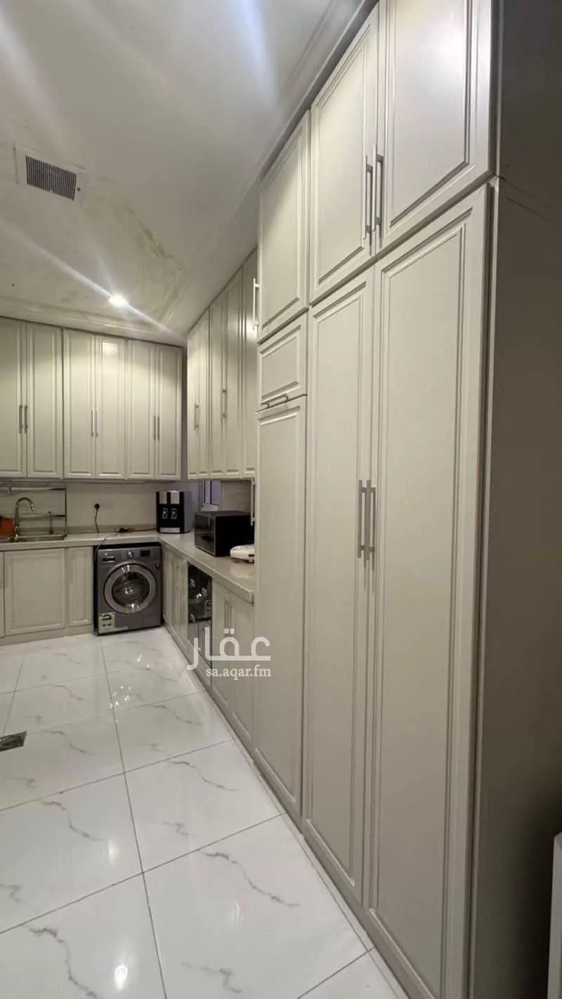 4 bedroom floor in Dhahrat Namar 2