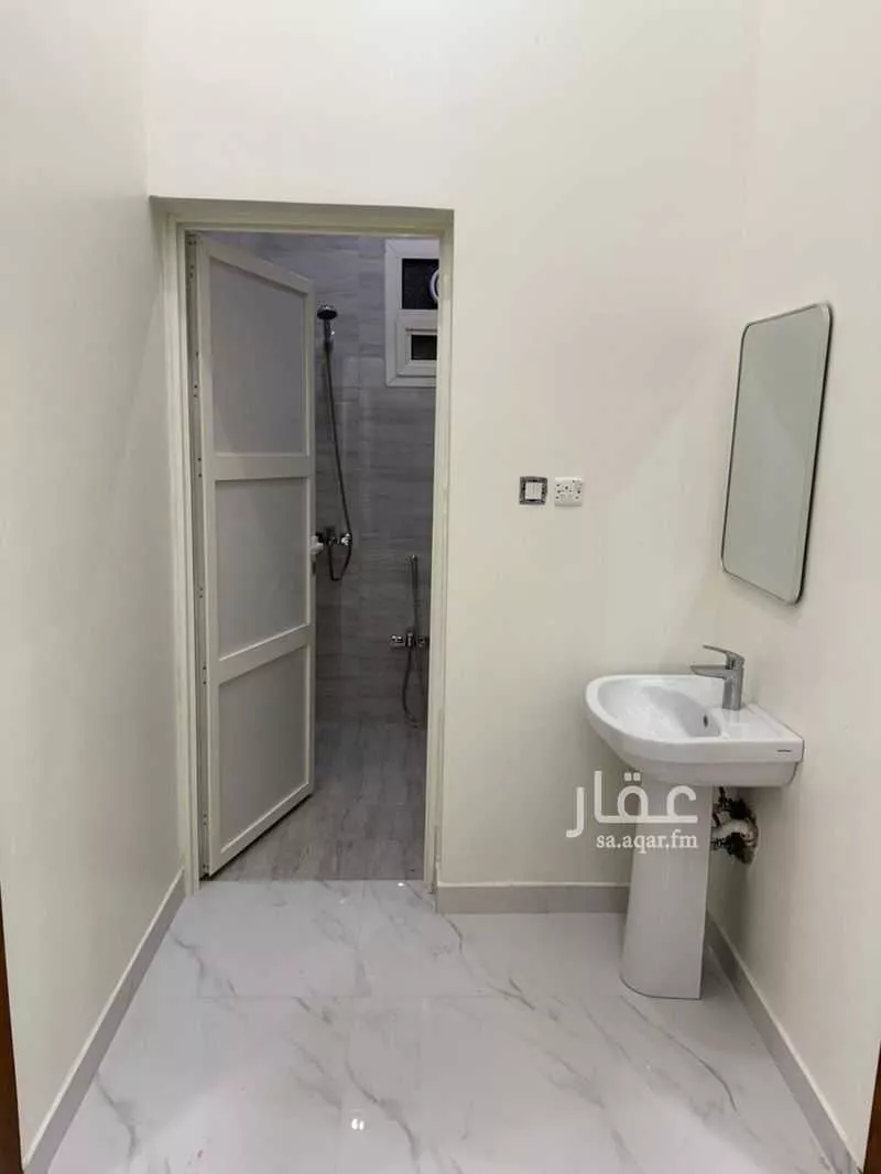 5 bedroom floor in Tuwaiq 8
