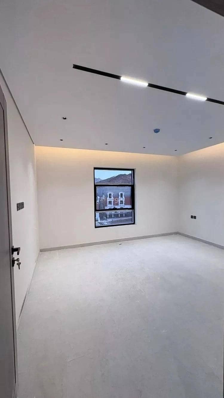 3 bedroom apartment in Al Jamawat, Madinah 5