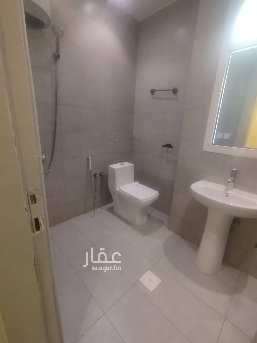 شقة 1 غرف في العقيق 9