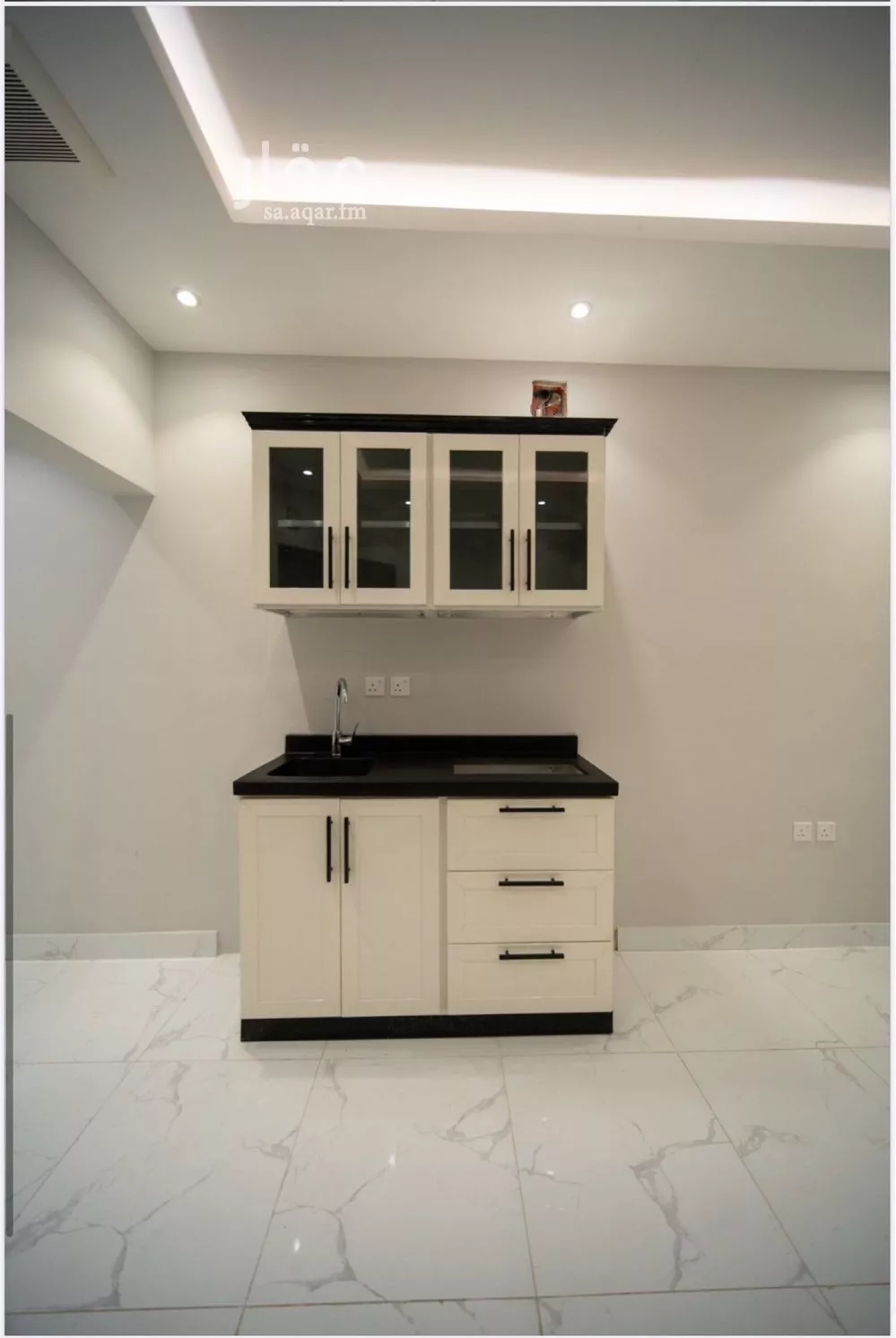 1 bedroom apartment in Al Qairawan 4