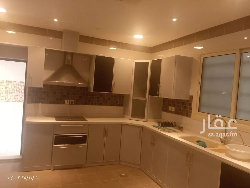 فيلا 5 غرف في الياسمين 10