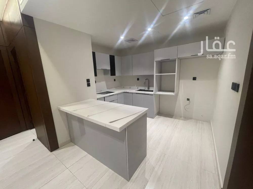 4 bedroom apartment in Al Rawdah 8