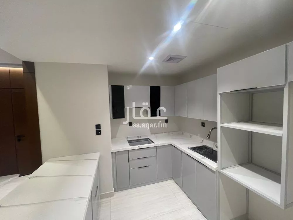 4 bedroom apartment in Al Rawdah 9