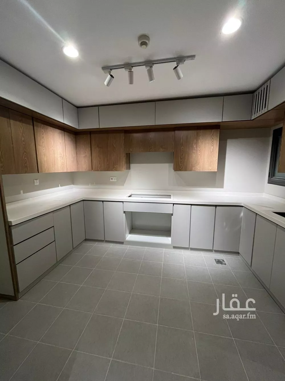 6 bedroom apartment in Al Hamdaniyah 3
