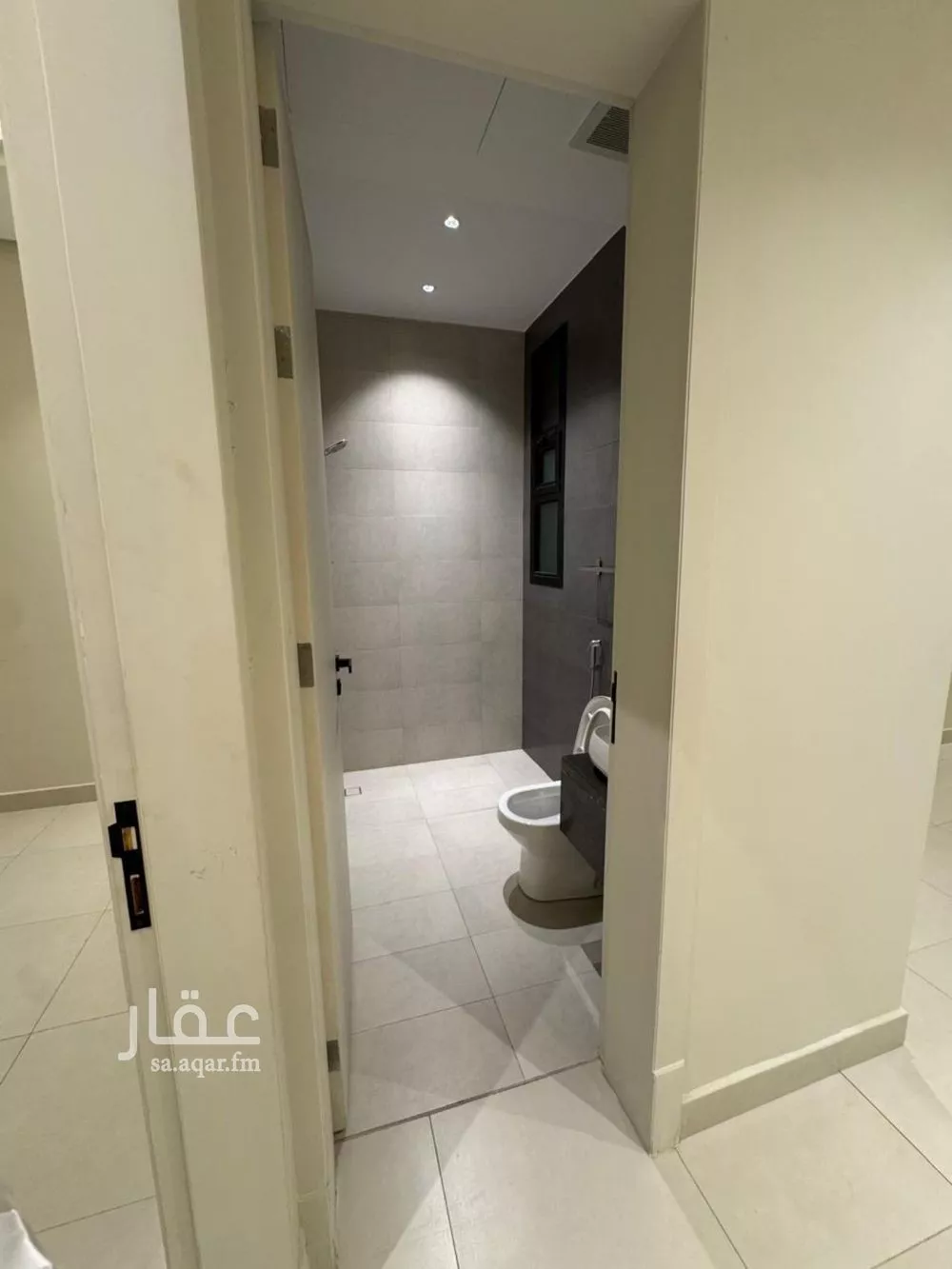 شقة 4 غرف في العارض 2