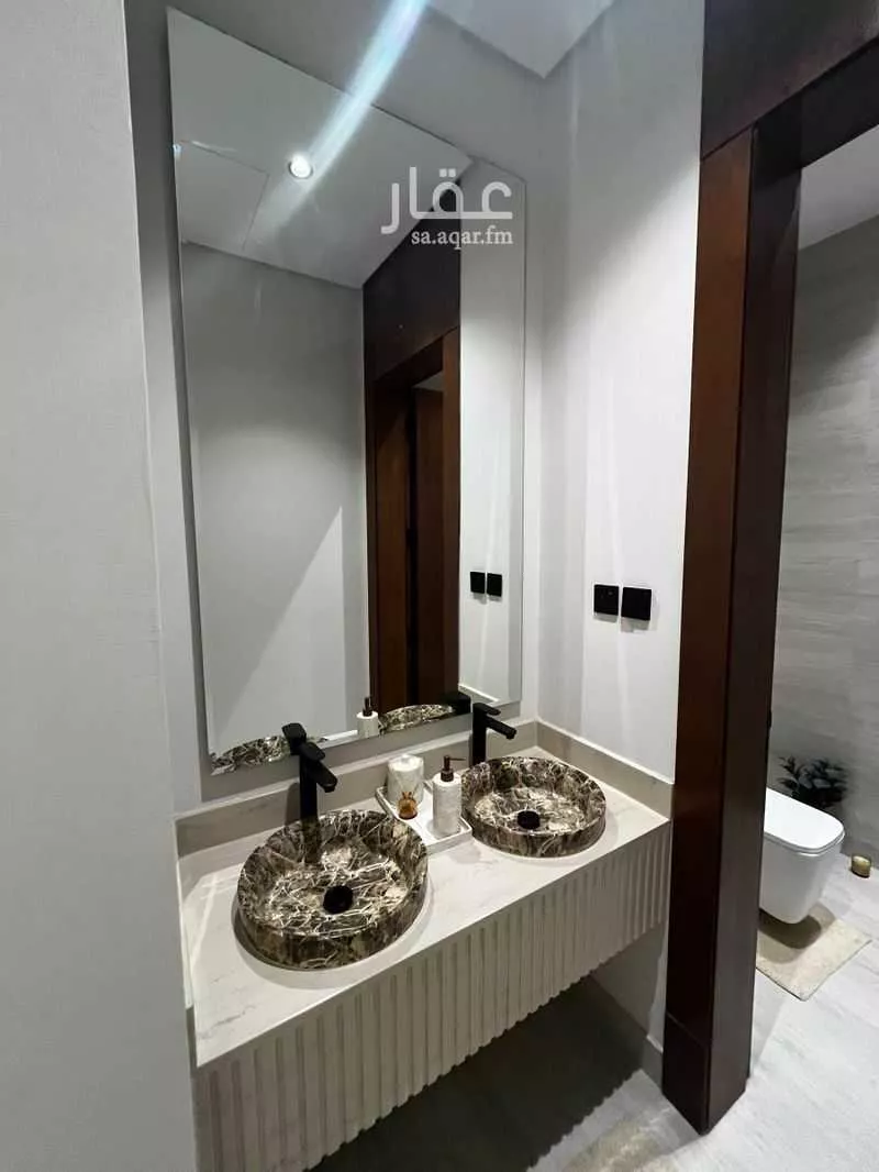 الطابق في النرجس