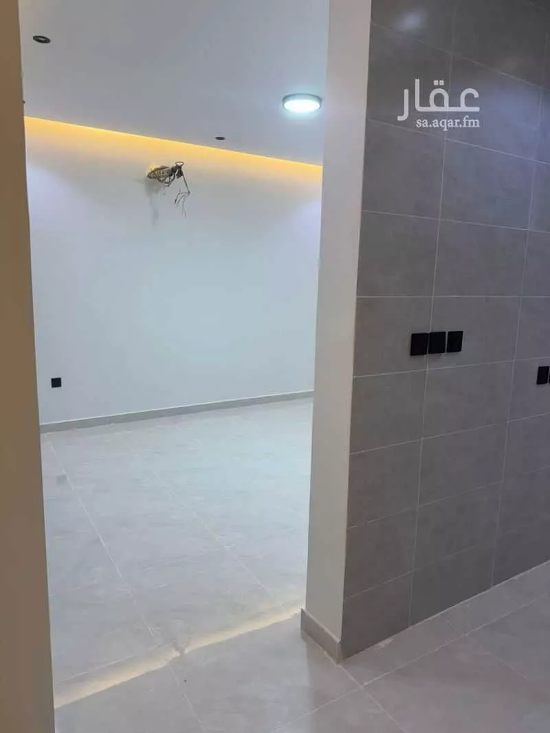 3 bedroom apartment in Al Bashaer 6