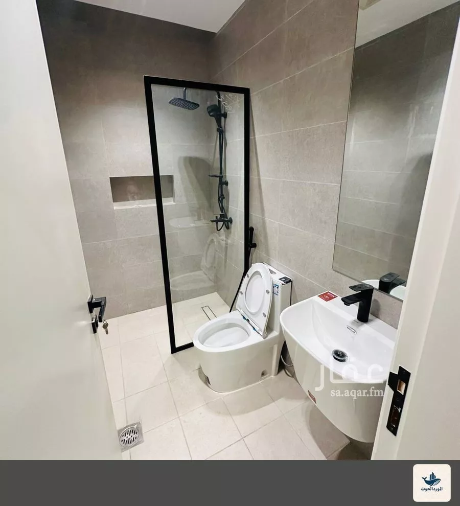 5 bedroom apartment in Al Salamah 6