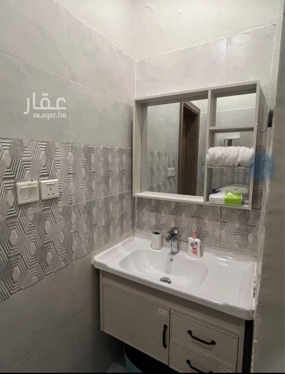 شقة 1 غرف في الريان 8