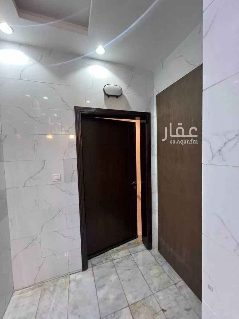 شقة 6 غرف في الريان 3