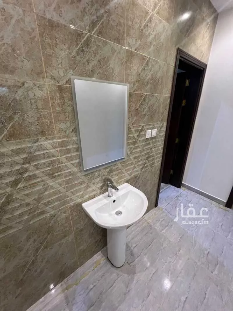 شقة 6 غرف في الريان 9