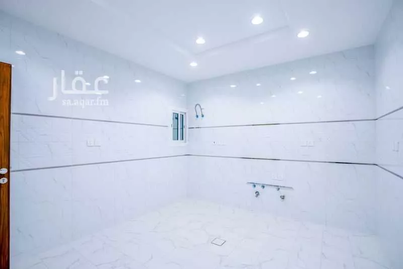 5 bedroom apartment in Taibah 4