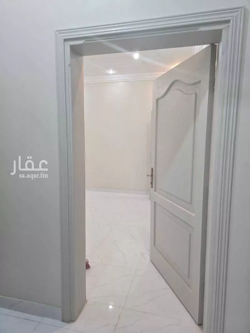 5 bedroom apartment in Al Hamdaniyah 9