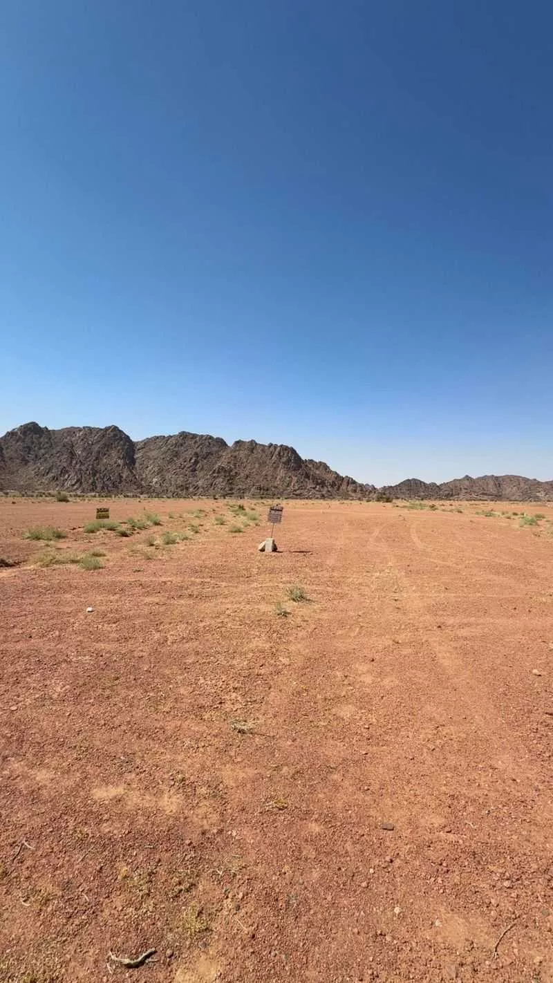 land in An Naqrah, Hail 5