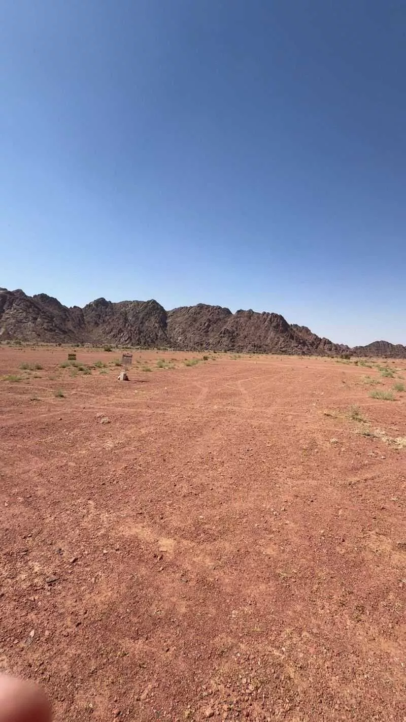 land in An Naqrah, Hail 3