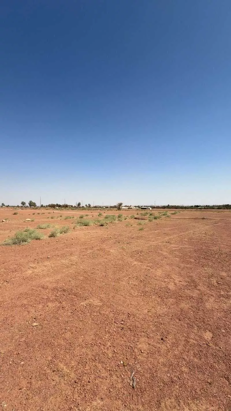 land in An Naqrah, Hail 2