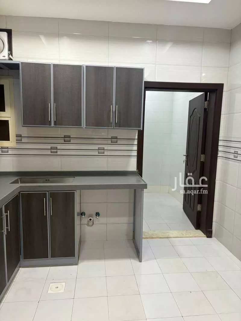 4 bedroom apartment in Al Rawdah 6