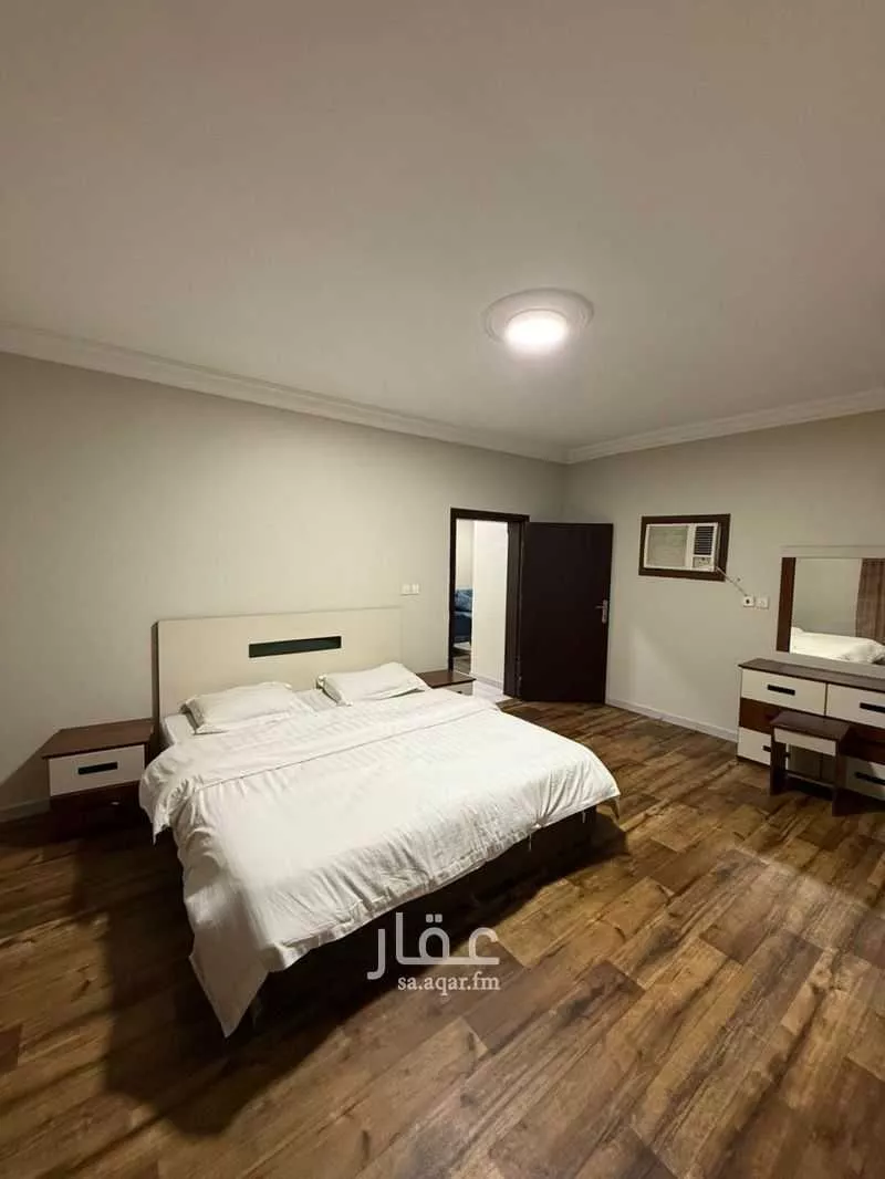شقة 42 غرف في النخيل 5