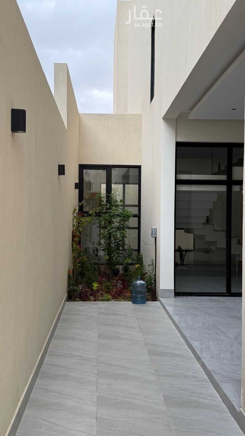 4 bedroom villa in King Fahd, Riyadh 10