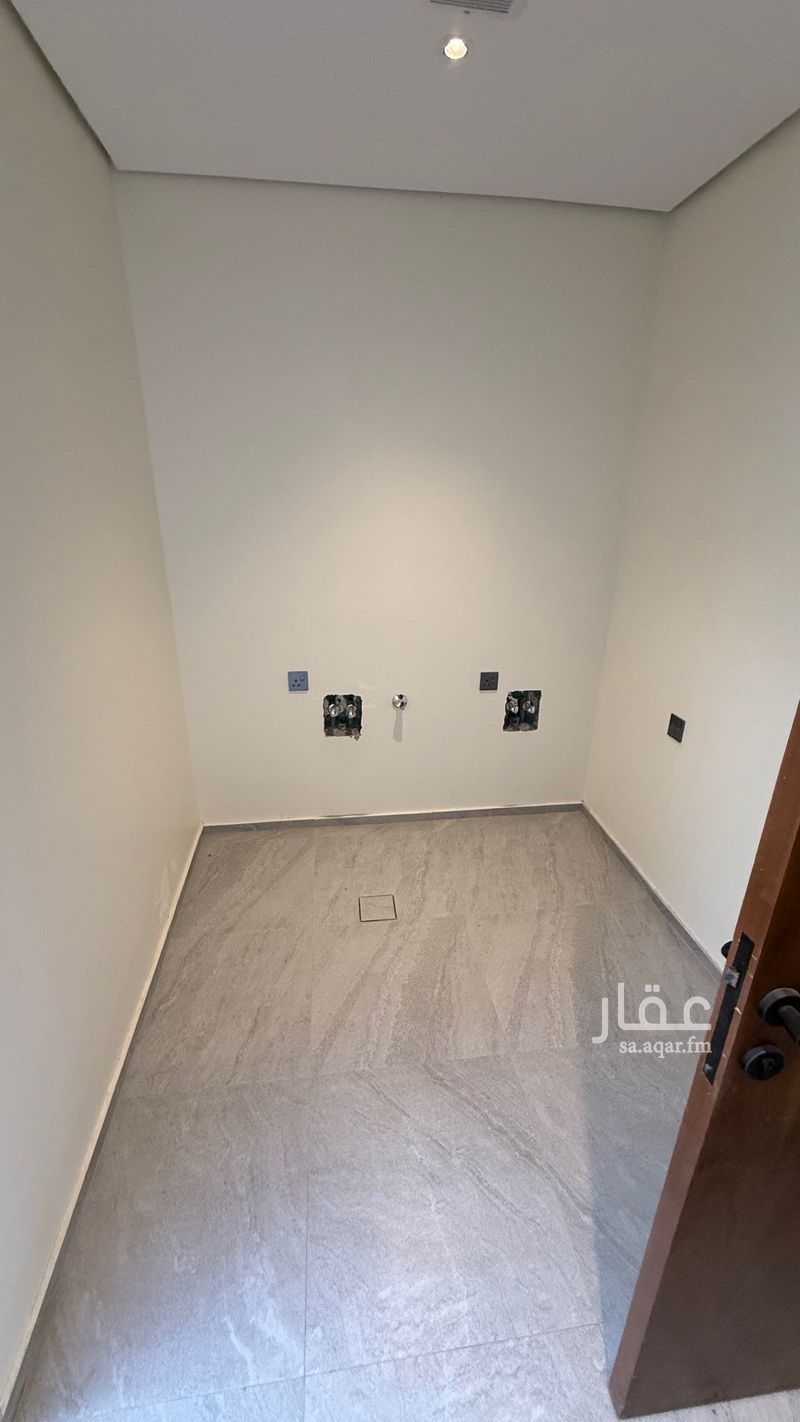 4 bedroom villa in King Fahd, Riyadh 27