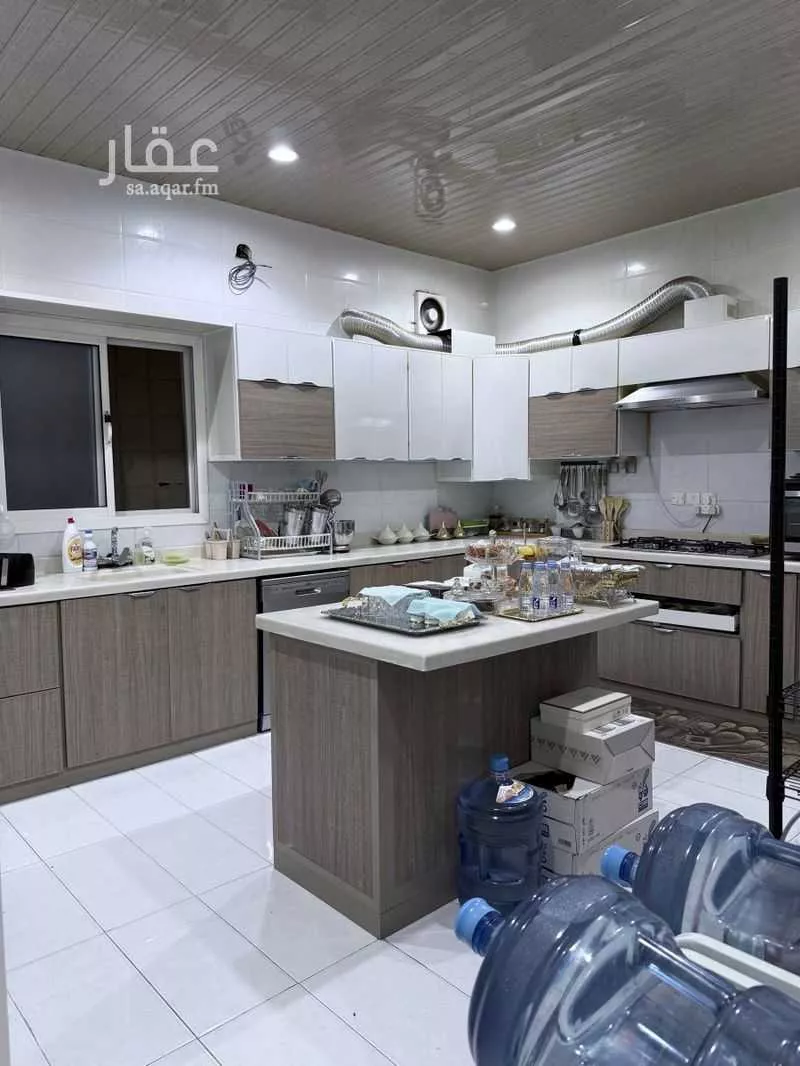 4 bedroom villa in Al Yarmouk 9
