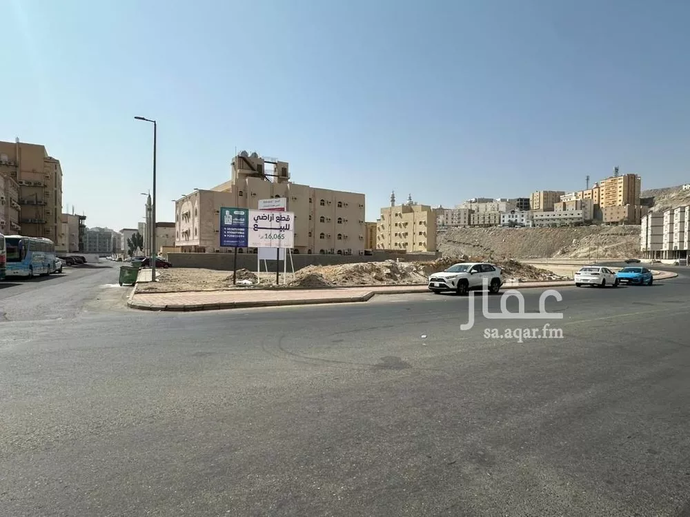 2013 sqm land in Batha Quraysh 4
