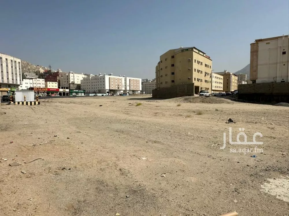 2013 sqm land in Batha Quraysh 5