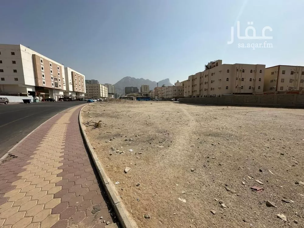 2013 sqm land in Batha Quraysh 8
