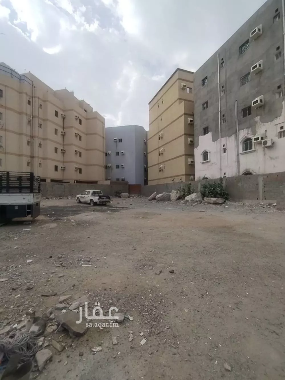 أرض 993 م² في المتنزهات 4