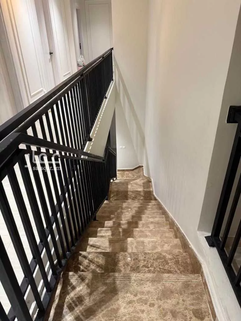 5 bedroom apartment in Al Hamdaniyah 2