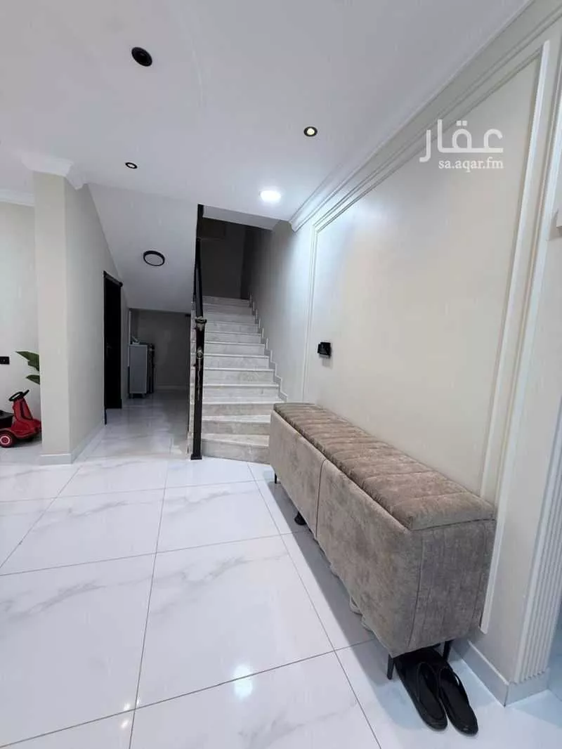 فيلا 7 غرف في ضاحية الملك فهد 4