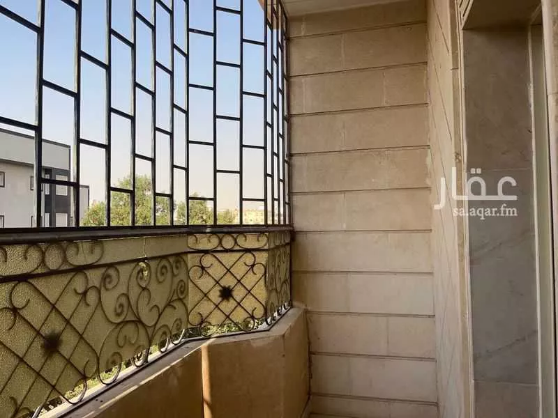 6 bedroom apartment in Al Marwa 10