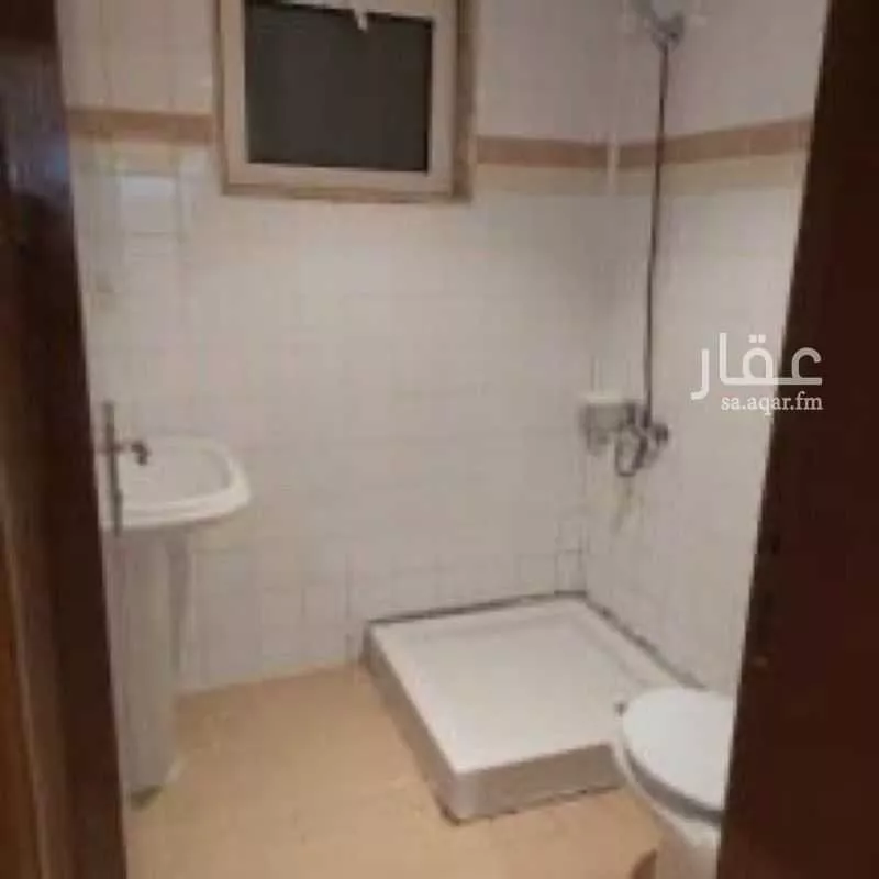 2 bedroom apartment in Al Sharafiyah, Jeddah 6