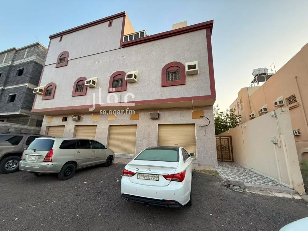 shop in Al Ranuna, Madinah