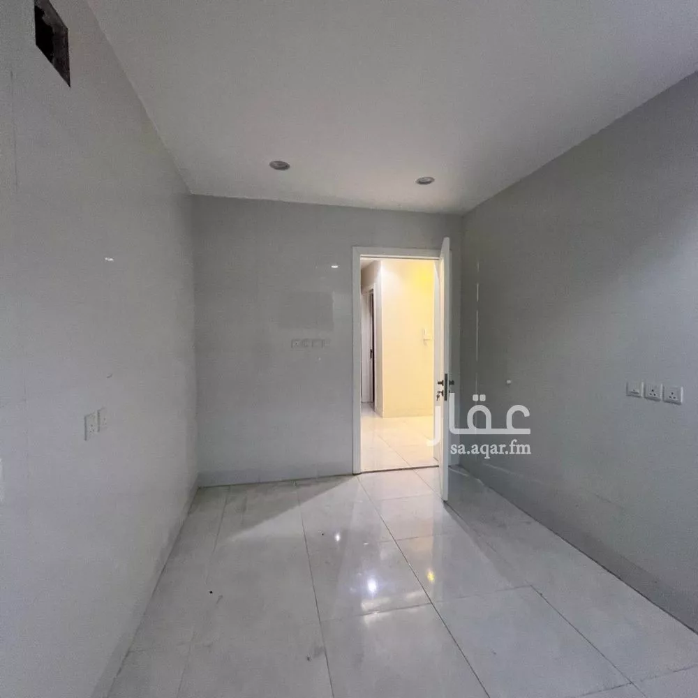 3 bedroom floor in Al Janadriyah 9